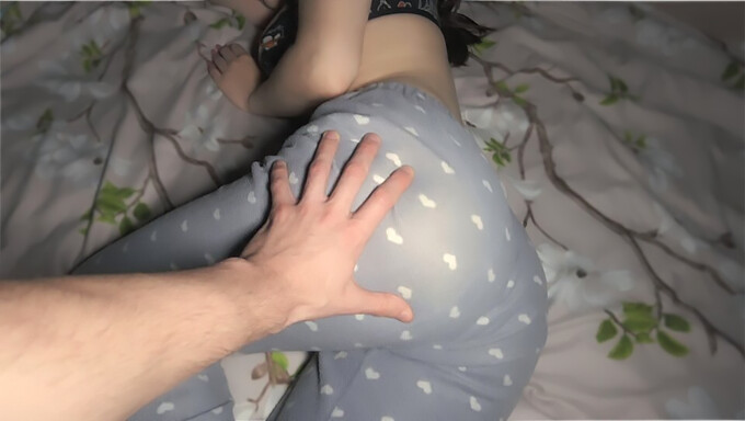 Søsters Forførende Røv: Teenager (18+) Giver Pov Blowjob Og Handjob