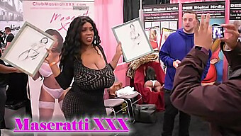 Duke At Exxxotica Nj 2017: Gran Culo Y Grandes Tetas