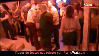 Branlette Amateur Et Orgasme Pris En Caméra Cachée Dans Un Club Échangiste