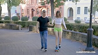 Băiatul Skater De 18+ Se Bucură De O Muie Jucăușă