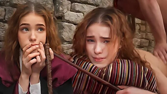 Intenzivni Orgazem Hermione Granger Z Novim Urokom Za Stimulacijo Klitorisa