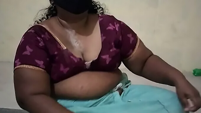 Indian Aunty Masturbates In This Amateur Video