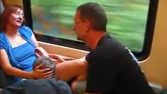 Ménage À Trois Público Em Um Trem Alemão