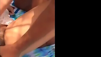 Sexe En Public Avec Un Étranger Sur Une Plage D'Espagne