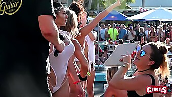 Große Titten-Orgie Auf Einer Poolparty Mit Blitzendem Und Wildem Sex