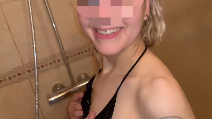 Pov Italienische Teenagerin Wird Versohlt Und Deepthroat In Der Dusche