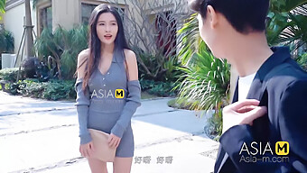 A Sexy Chinese Teen With Small Tits Indulges In Some Cunnilingus