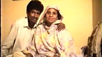 Amateur Pakistani Couple'S Retro Home Video