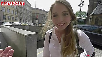 18-Годишната Аня Акулова Се Наслаждава На Голям Кур В Това Pov Видео