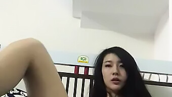 来自新加坡的中国女孩被调皮了