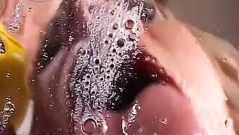 18+ Blowjob Và Facial: Hai Cô Gái Trẻ Nóng Bỏng Trở Nên Tinh Nghịch Với Một Chàng Trai May Mắn