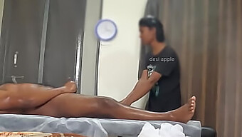 숨겨진 카메라가 스파에서 해피 엔딩 마사지를 포착