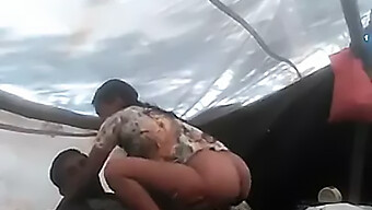 Video Făcut Acasă Cu Un Cuplu Desi Care Se Bucură De Compania Celuilalt