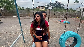 Un Emocionante Encuentro Al Aire Libre Con Mi Novia Aventurera Y Un Extraño Lujurioso, Arriesgándose A Ser Descubierto Para Placer.