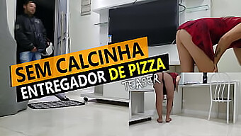 Cristina Almeida Muestra Su Sexy Falda Y Su Cuerpo Sin Pantalones En Cuarentena