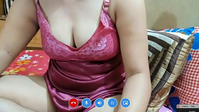 Pizda Strâmtă A Unei Indiene Mature Pe Webcam