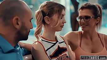 Remaja Cory Chase (18+) Cheerleader Melakukan Threesome Dengan Pelatih Dan Suaminya