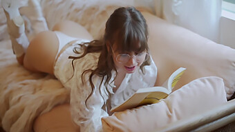 Guru Riley Reid Menggairahkannya Dengan Membaca Bukunya