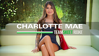 Η Πρώτη Δοκιμή Της Freshcomer Charlotte Mae Με Βρώμικο Τελείωμα Προσώπου