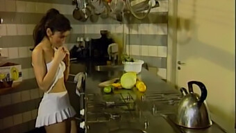 Sibel'S Classic Anal Scene In A Vintage Kitchen