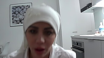 Heißes Erotisches Erlebnis Einer Schönen Iranischen Frau Mit Einer Geilen Milf.