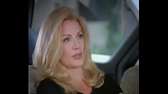 A Brincadeira Solo De Shannon Tweed No Vídeo De Dawn