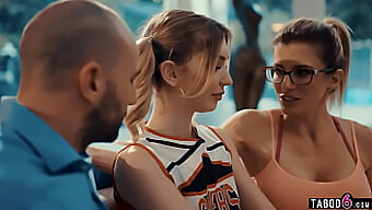 Il Marito Ha La Possibilità Di Godere Di Una Cheerleader Minuta Con Tette Piccole In Questo Video..